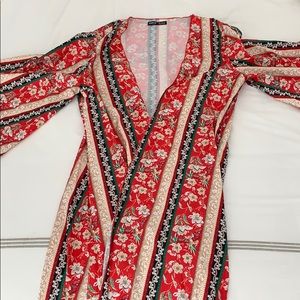 Brand new never worn kimono perfect over bikini!